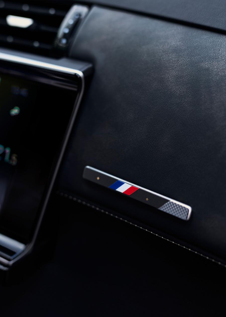 Детали интерьера DS 7 Crossback Presidential (X74) 2017 года  (фото 8 из 10)